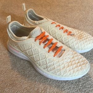 APL Techloom Phantom x Hickies